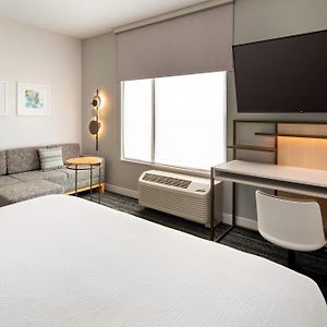 Studio adatta alle persone con disabilità uditiva con letto king size